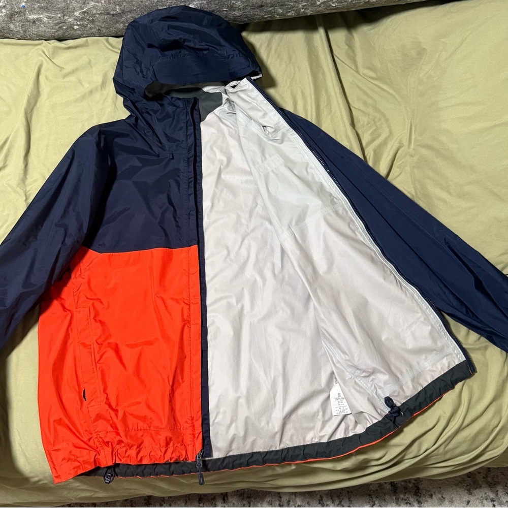 Patagonia Men's Blue and Red Raincoat - Picture 3 of 4